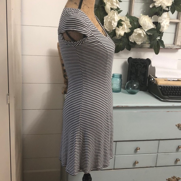 Women’s Billabong dress size small - Picture 3 of 6